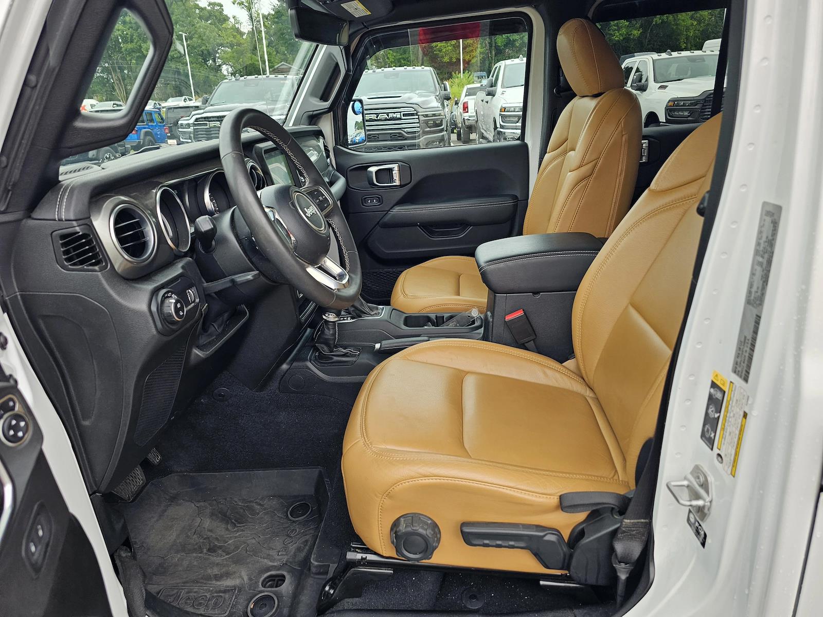 Used 2023 Jeep Gladiator - photo 32