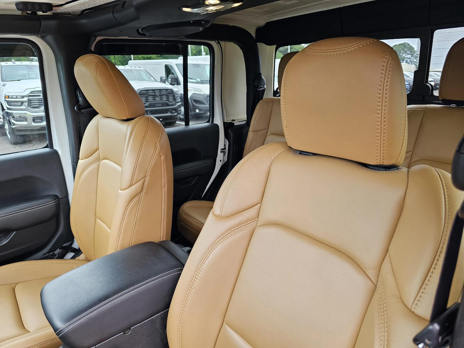 Used 2023 Jeep Gladiator - photo 33