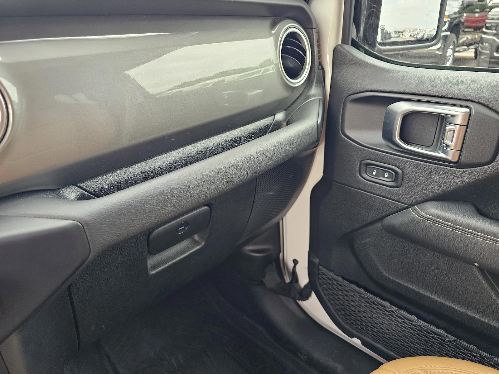 Used 2023 Jeep Gladiator - photo 42