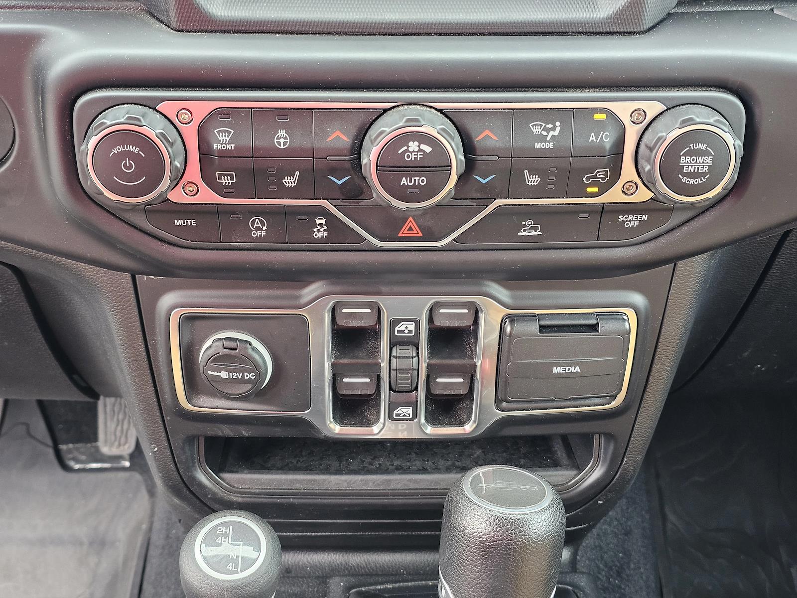 Used 2023 Jeep Gladiator - photo 43