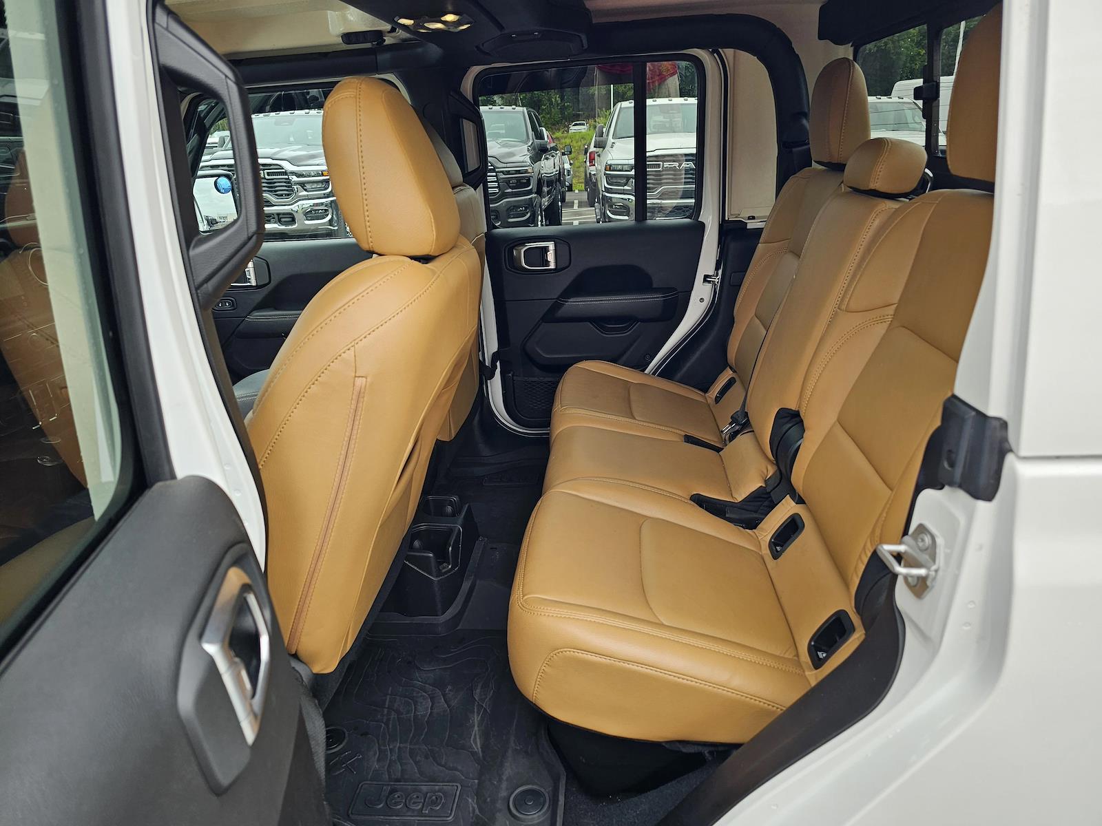 Used 2023 Jeep Gladiator - photo 47