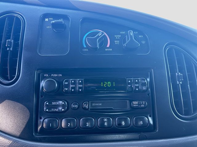 Used 2001 Ford E-350 - photo 20