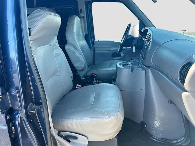Used 2001 Ford E-350 - photo 27