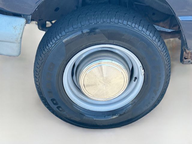 Used 2001 Ford E-350 - photo 30
