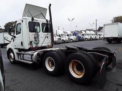 Used 2018 Freightliner Cascadia Detroit Diesel DD15 Semi Truck for sale #221850 - photo 2