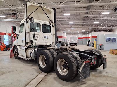 Used 2020 Freightliner Cascadia - photo 1