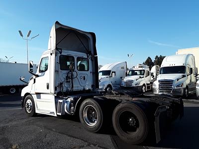 Used 2020 Freightliner Cascadia Detroit Diesel DD15 Semi Truck for sale #270221 - photo 2
