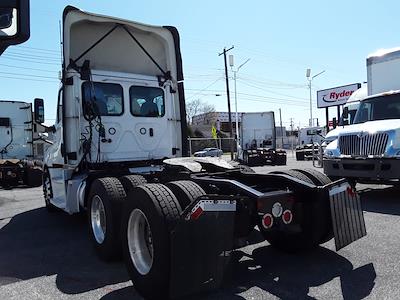 Used 2020 Freightliner Cascadia Detroit Diesel DD15 Semi Truck for sale #270299 - photo 2