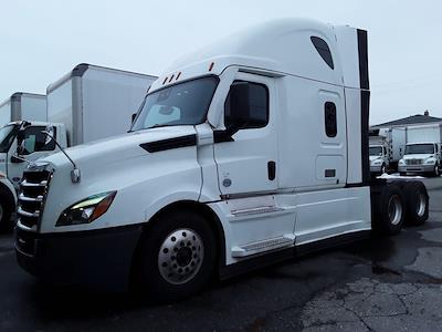 Used 2023 Freightliner Cascadia - photo 1