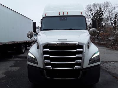 Used 2023 Freightliner Cascadia - photo 1