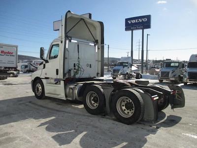 Used 2022 Freightliner Cascadia Detroit Diesel DD15 Semi Truck for sale #510487 - photo 2