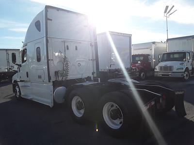Used 2021 Freightliner Cascadia Detroit Diesel DD15 Semi Truck with Sleeper Cab for sale #545700 - photo 2