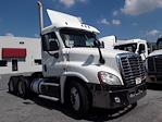 Used 2016 Freightliner Cascadia Cummins ISX Semi Truck for sale #566586 - photo 4