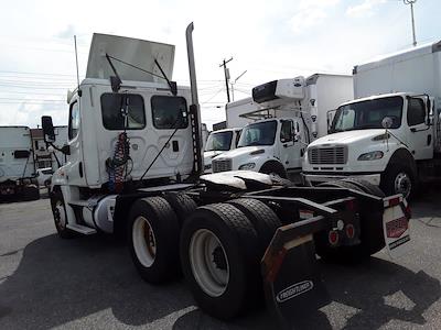 Used 2016 Freightliner Cascadia Cummins ISX Semi Truck for sale #566595 - photo 2