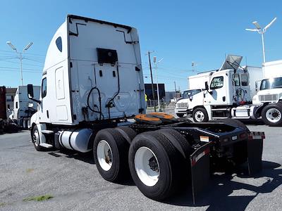Used 2018 Freightliner Cascadia Detroit Diesel DD15 Semi Truck with Sleeper Cab for sale #578366 - photo 2