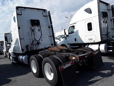Used 2018 Freightliner Cascadia Detroit Diesel DD15 Semi Truck with Sleeper Cab for sale #578369 - photo 2