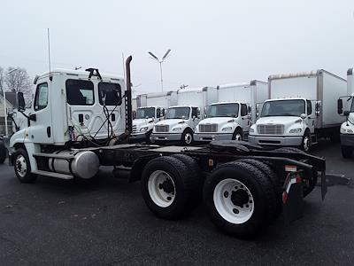 Used 2016 Freightliner Cascadia Detroit Diesel DD15 STD Semi Truck for sale #647440 - photo 2