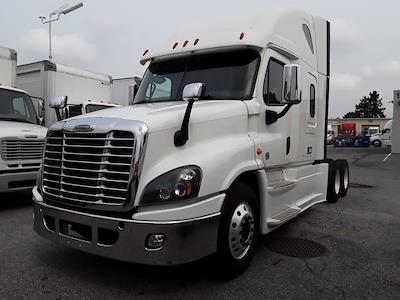 Used 2018 Freightliner Cascadia Detroit Diesel DD15 Semi Truck with Sleeper Cab for sale #681635 - photo 1