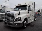 Used 2018 Freightliner Cascadia Detroit Diesel DD15 Semi Truck with Sleeper Cab for sale #681635 - photo 1