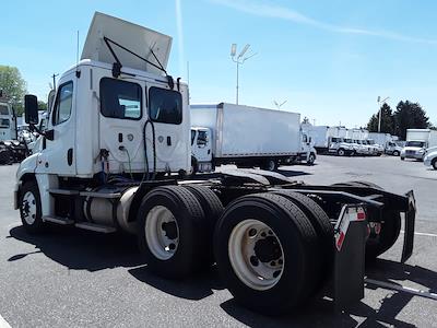 Used 2018 Freightliner Cascadia Detroit DD13 Semi Truck for sale #744648 - photo 2