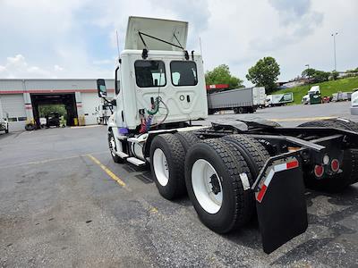 Used 2018 Freightliner Cascadia Detroit DD13 Semi Truck for sale #744899 - photo 2