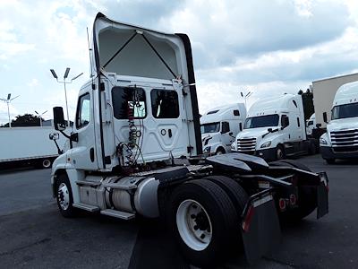 Used 2018 Freightliner Cascadia Detroit DD13 Semi Truck for sale #751068 - photo 2