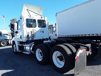 Used 2018 Freightliner Cascadia Detroit DD13 Semi Truck for sale #754420 - photo 2