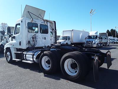 Used 2018 Freightliner Cascadia Detroit DD13 Semi Truck for sale #754793 - photo 2