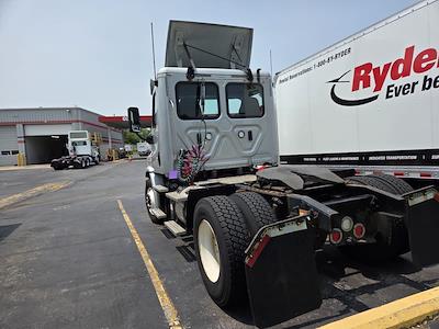 Used 2018 Freightliner Cascadia Detroit DD13 Semi Truck for sale #773011 - photo 2