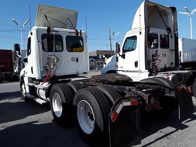 Used 2018 Freightliner Cascadia Detroit DD13 Semi Truck for sale #788442 - photo 2