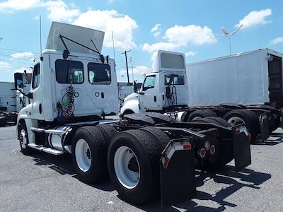 Used 2018 Freightliner Cascadia Detroit DD13 Semi Truck for sale #800117 - photo 2