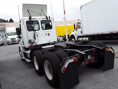 Used 2019 Freightliner Cascadia Detroit Diesel DD15 Semi Truck for sale #803484 - photo 2