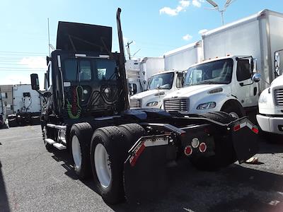 Used 2019 Freightliner Cascadia Detroit DD13 Semi Truck for sale #809378 - photo 2