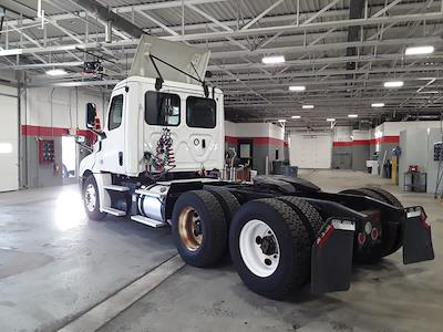 Used 2019 Freightliner Cascadia Detroit DD13 Semi Truck for sale #812922 - photo 2