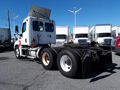 Used 2019 Freightliner Cascadia Detroit DD13 Semi Truck for sale #813369 - photo 2