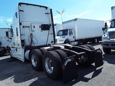 Used 2019 Freightliner Cascadia Detroit Diesel DD15 Semi Truck with Sleeper Cab for sale #815029 - photo 2