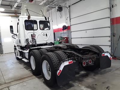 Used 2019 Freightliner Cascadia Detroit DD13 Semi Truck for sale #824784 - photo 2