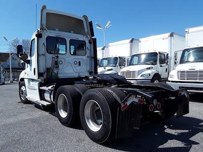 Used 2019 Freightliner Cascadia Detroit Diesel DD15 Semi Truck for sale #827832 - photo 2