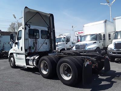 Used 2019 Freightliner Cascadia Detroit DD13 Semi Truck for sale #832259 - photo 2