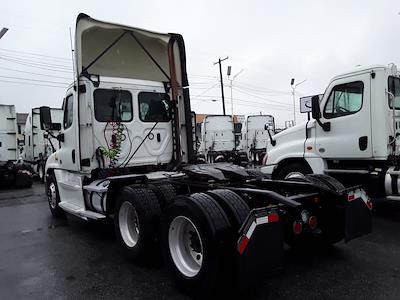 Used 2019 Freightliner Cascadia Detroit DD13 Semi Truck for sale #832260 - photo 2