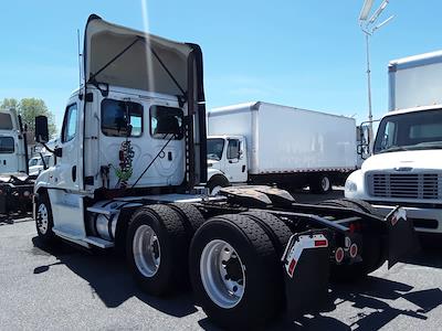 Used 2019 Freightliner Cascadia Detroit DD13 Semi Truck for sale #832261 - photo 2