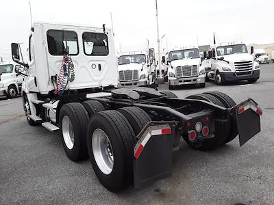 Used 2020 Freightliner Cascadia Detroit Diesel DD15 Semi Truck for sale #877333 - photo 2