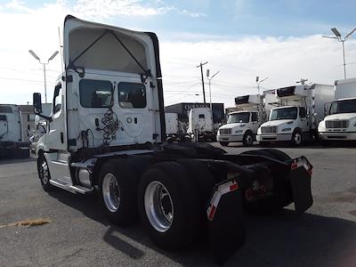 Used 2020 Freightliner Cascadia Detroit Diesel DD15 Semi Truck for sale #898190 - photo 2
