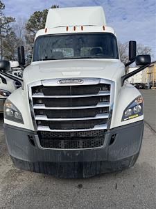 Used 2019 Freightliner Cascadia Detroit Diesel DD15 Semi Truck for sale #223179 - photo 2