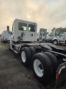 Used 2017 Freightliner Cascadia Detroit Diesel DD15 Semi Truck for sale #665661 - photo 2