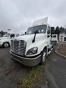 Used 2017 Freightliner Cascadia Detroit Diesel DD15 Semi Truck for sale #673544 - photo 1