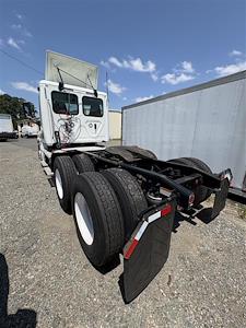 Used 2019 Freightliner Cascadia Detroit Diesel DD15 Semi Truck for sale #804086 - photo 2