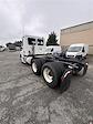 Used 2019 Freightliner Cascadia Detroit DD13 Semi Truck for sale #808466 - photo 2