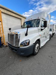 Used 2019 Freightliner Cascadia Detroit Diesel DD15 Semi Truck with Sleeper Cab for sale #877483 - photo 1