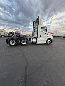 Used 2019 Freightliner Cascadia Detroit DD13 Semi Truck for sale #861313 - photo 2